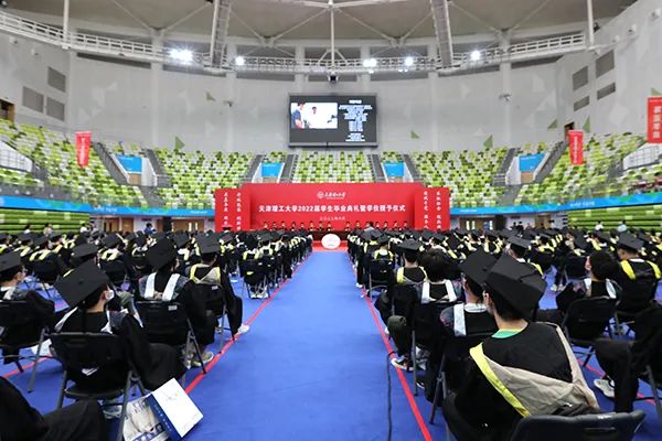 1929cc威尼斯举行2022届学生毕业典礼暨学位授予仪式