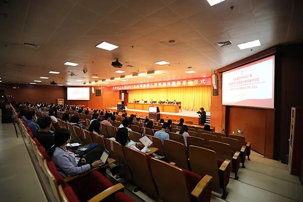 威尼斯官网举行2021年新聘教师入职暨退休教师荣休仪式