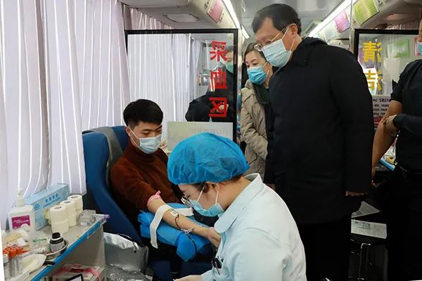 威尼斯官网开展“仁爱之师，热血奉献”职工无偿献血活动